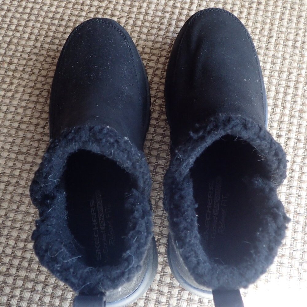 Sketchers Relaxed Fit Memory Foam Black Booties 7.5